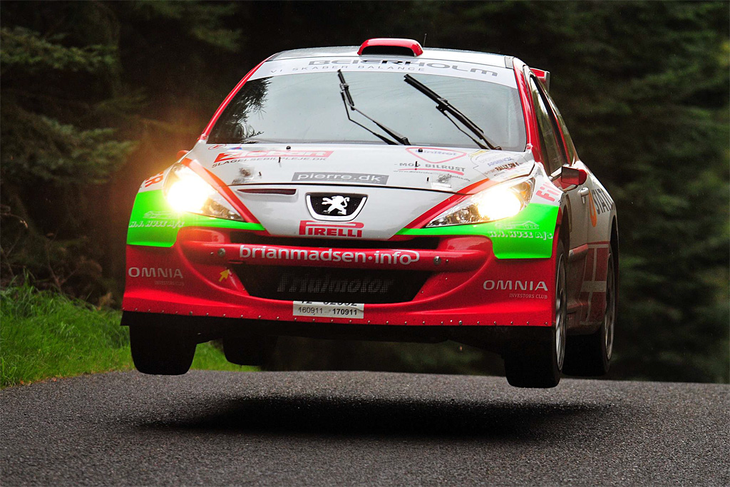 Brian Madsen og Anja Posorski var flyvende i deres Peugeot 207 Super 2000, til uheldene ramte dem
(Foto: Michael Eisenberg)
